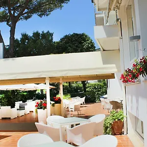 Manuela Hotel